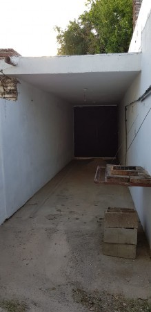 Casa y galpon BºAmeghino Sur recibo vehiculo 300m2