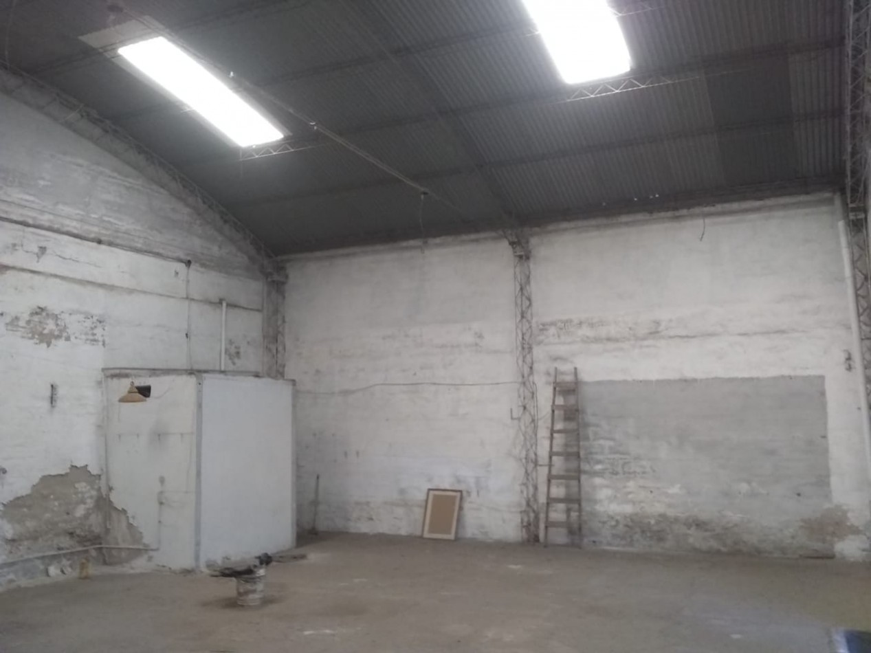 Vendo galpon esquina zona Av. Sabattini 600m2