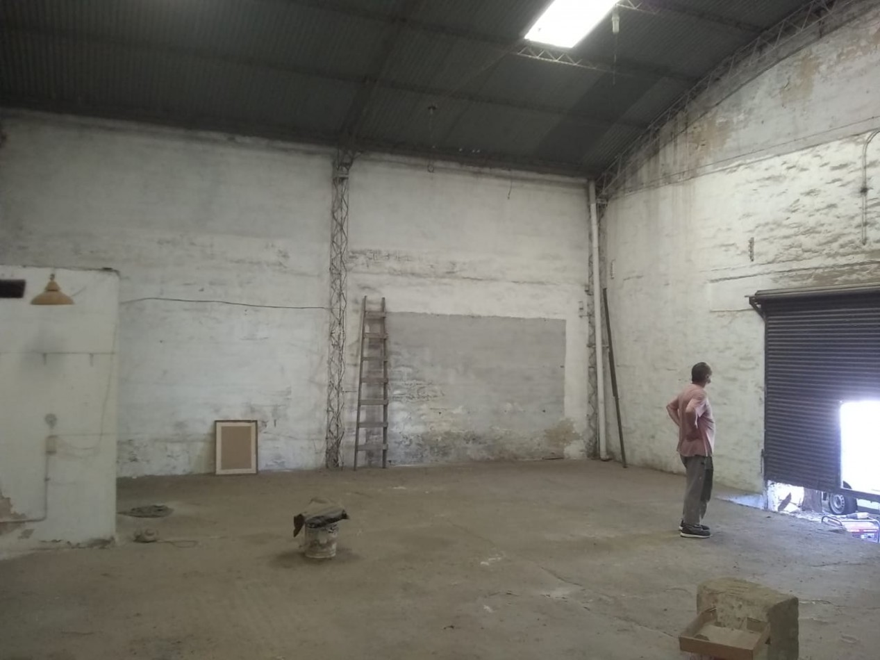 Vendo galpon esquina zona Av. Sabattini 600m2