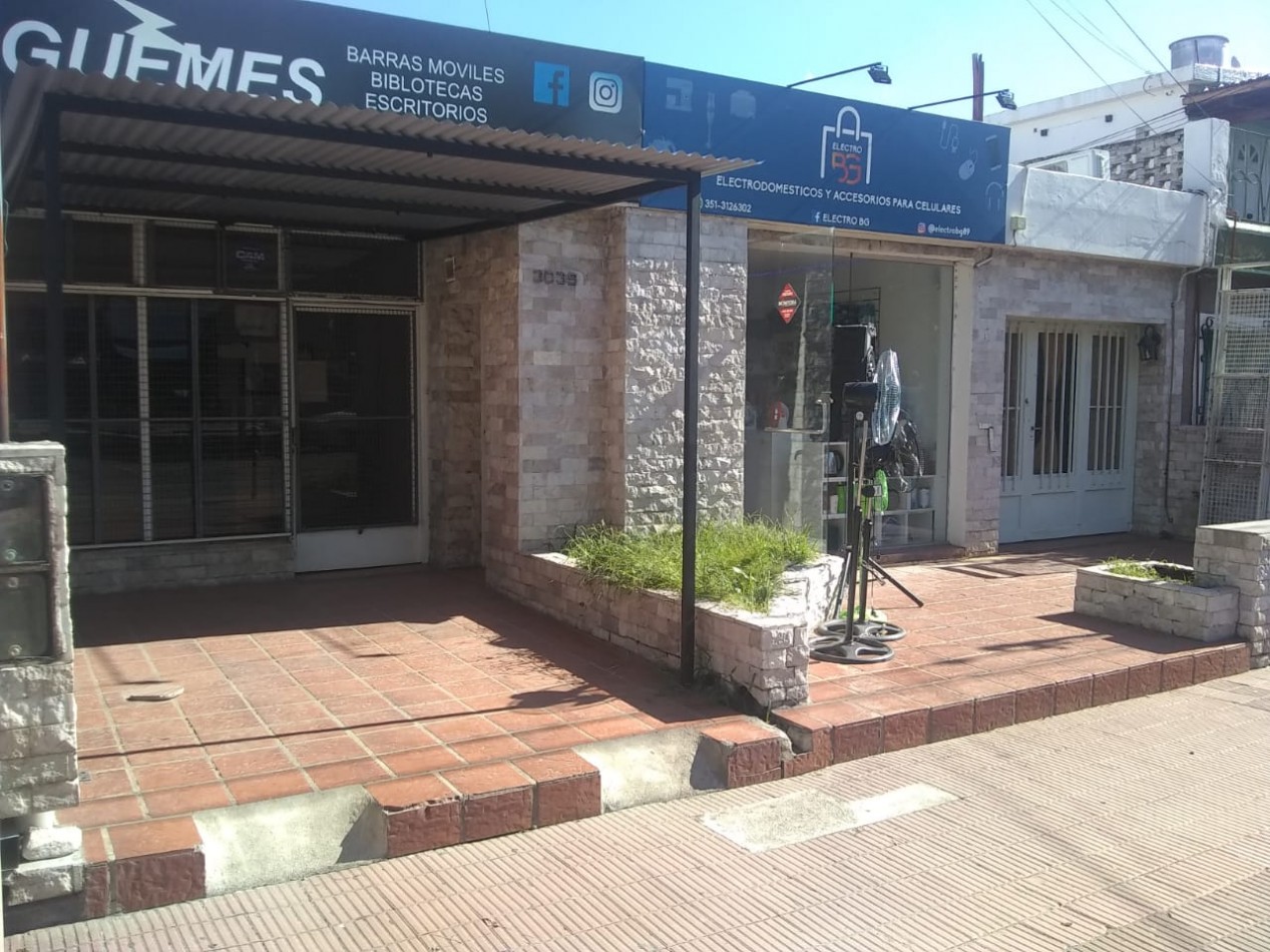 Vendo casa y 2 locales sobre Av. Fuerza Aerea  a metros MC DONALD Ruta 20