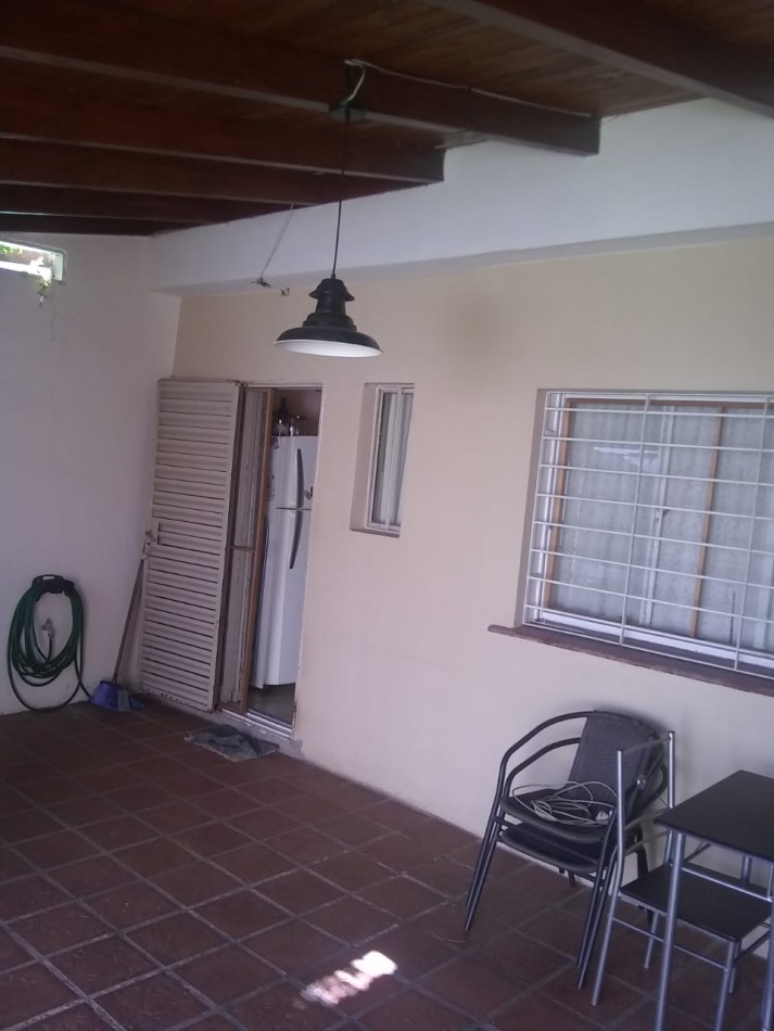 Vendo casa y 2 locales sobre Av. Fuerza Aerea  a metros MC DONALD Ruta 20