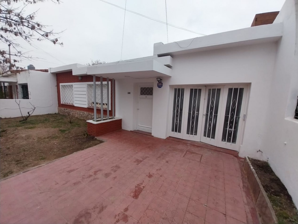 RESERVADA Los Platanos casa venta 3 dor a metros de Luis Agote Appto Bancor