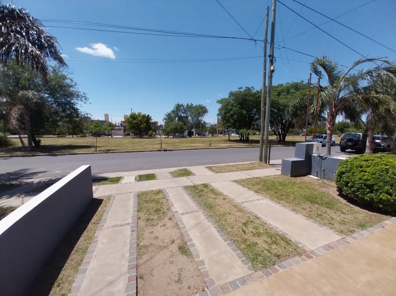 Jardines del Olmo casa venta 3 dor zona Manantiales 