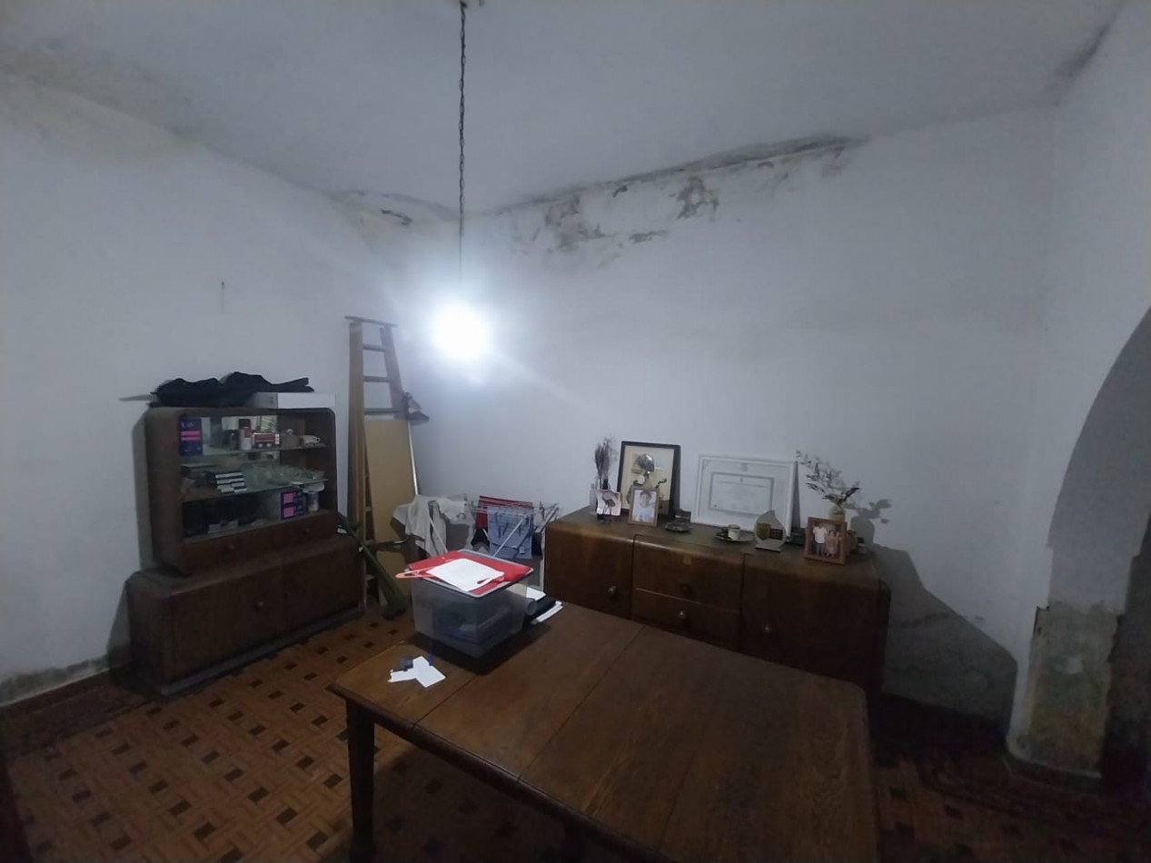 Villa Cabrera casa a refaccionar sobre Italia zona Caraffa