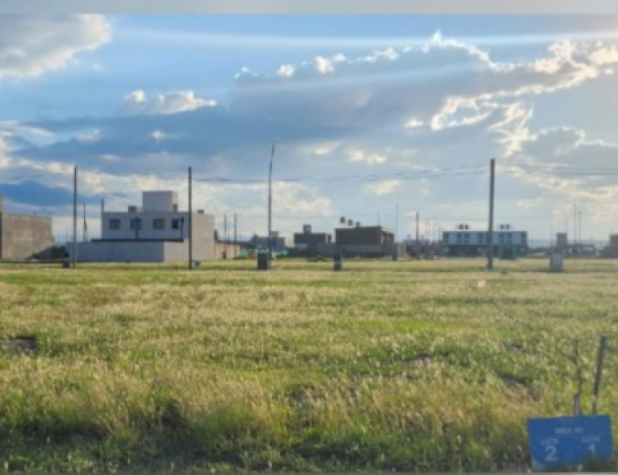 Pampas de Manantiales terreno venta 350m2 apto duplex (EDISUR)