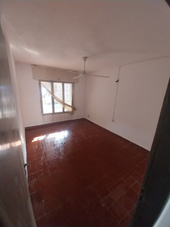 Casa en venta sobre Aviador Pettirossi Villa Adela zona comercial