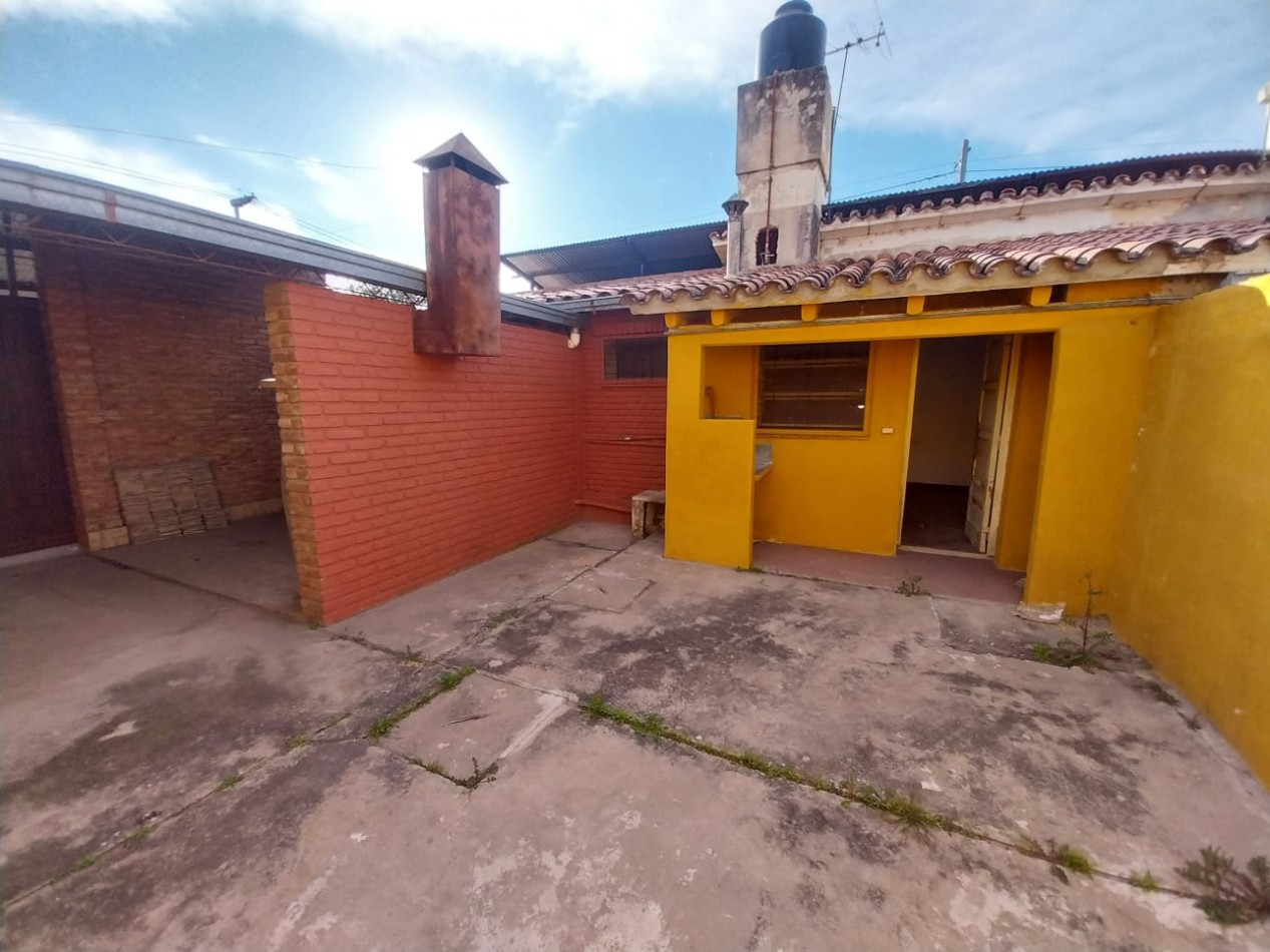 Barrio Matienzo casa en venta esquina 2 dor gran terreno