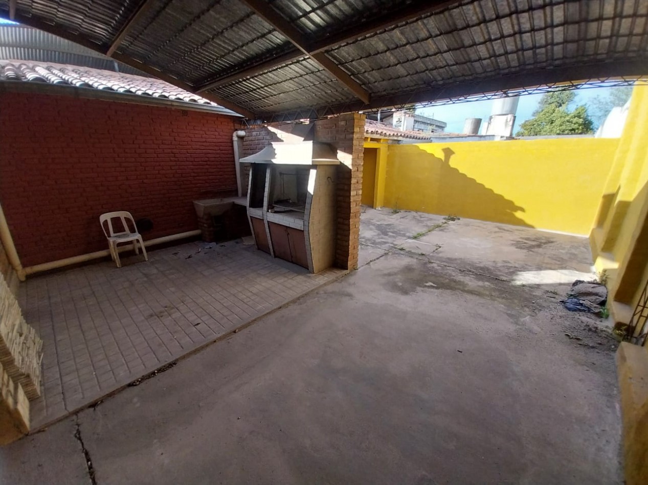 Barrio Matienzo casa en venta esquina 2 dor gran terreno