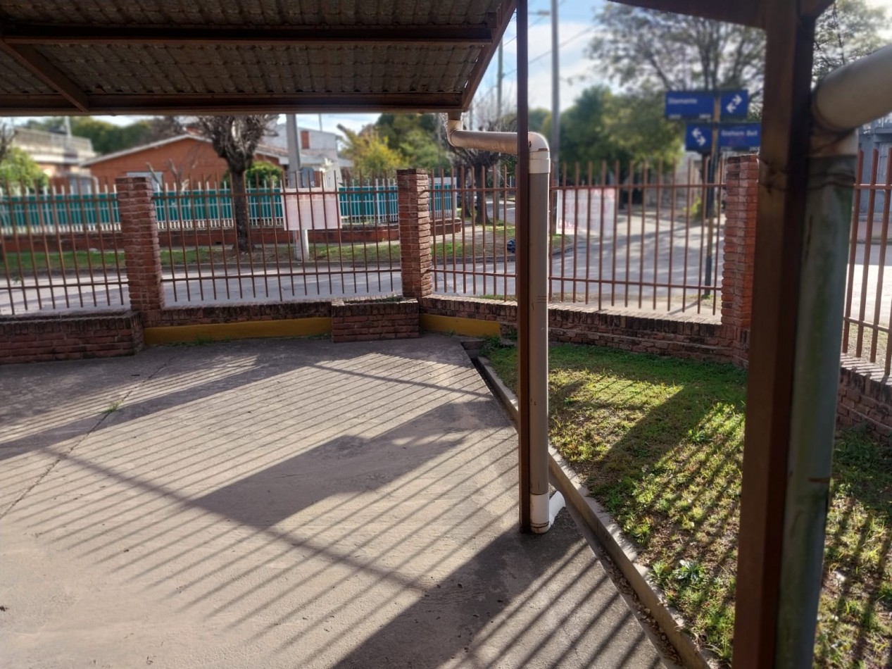 Barrio Matienzo casa en venta esquina 2 dor gran terreno