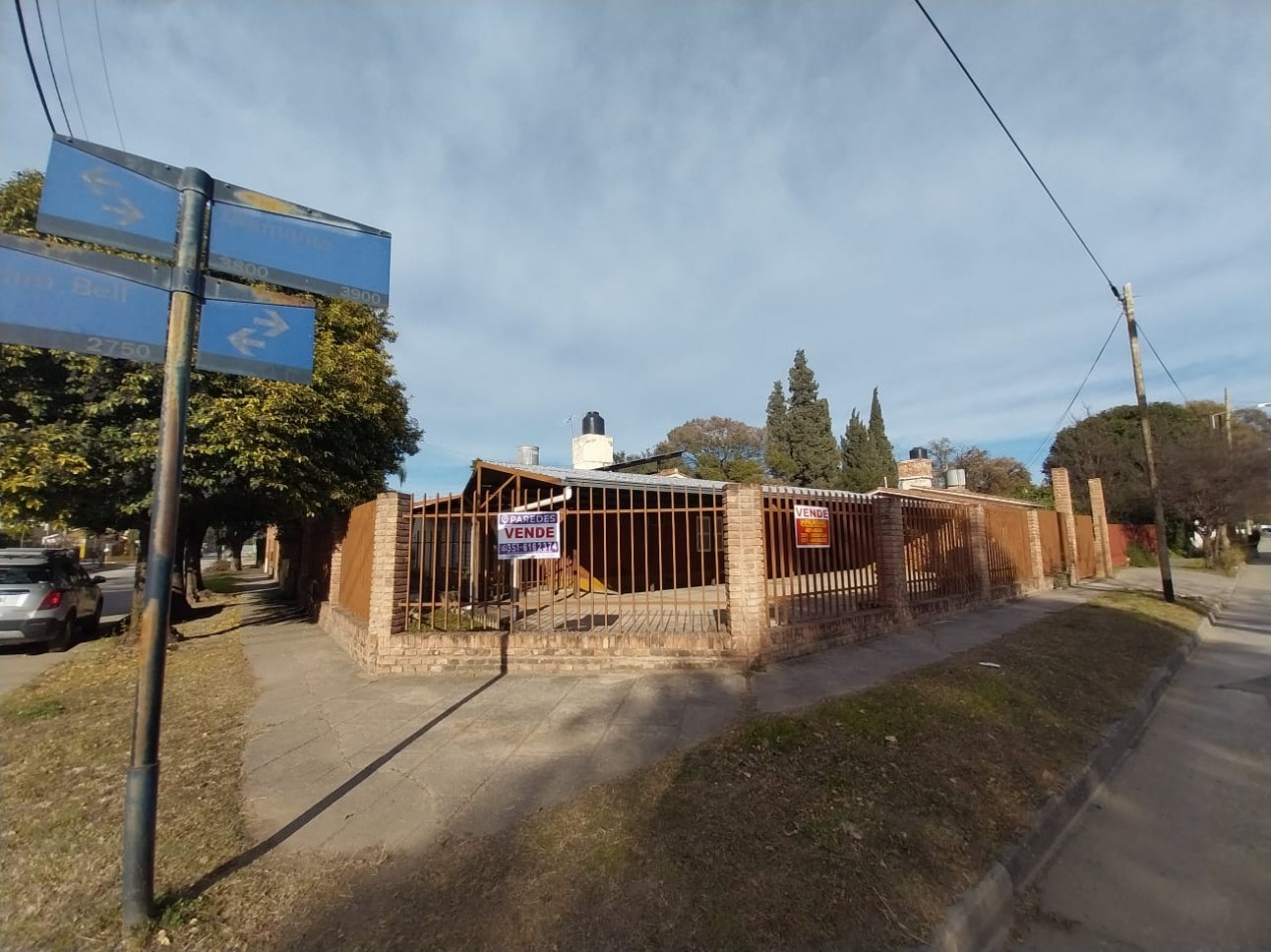 Barrio Matienzo casa en venta esquina 2 dor gran terreno
