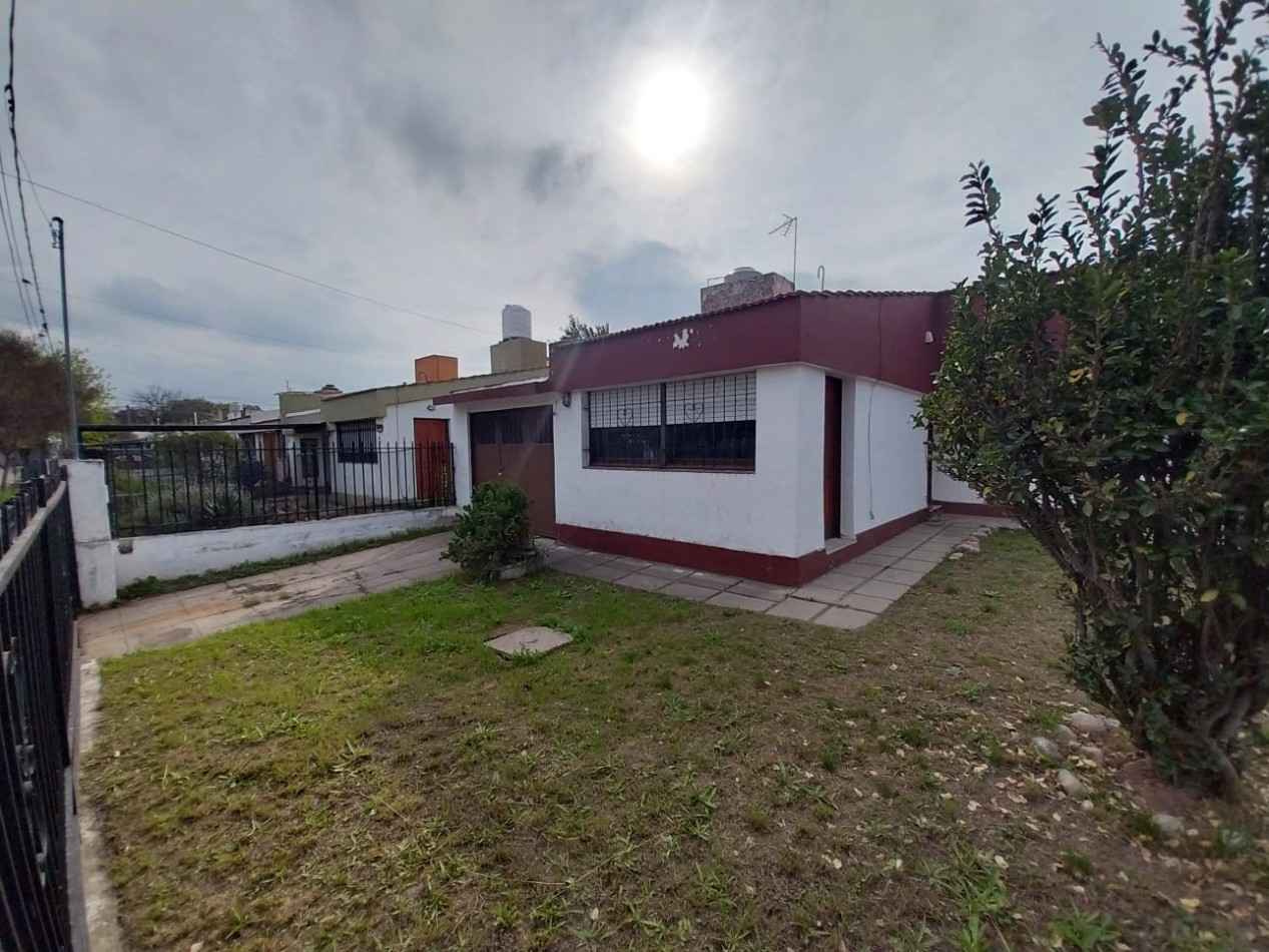 Rosedal casa en venta esquina 3 dor 2 baños la mejor zona