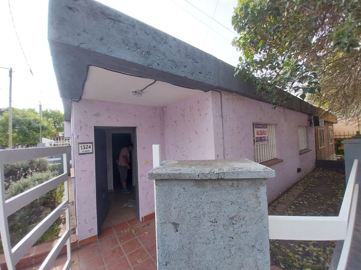 Alquiler casa barrio El Trebol 2 dor sobre Brown zona Los Naranjos