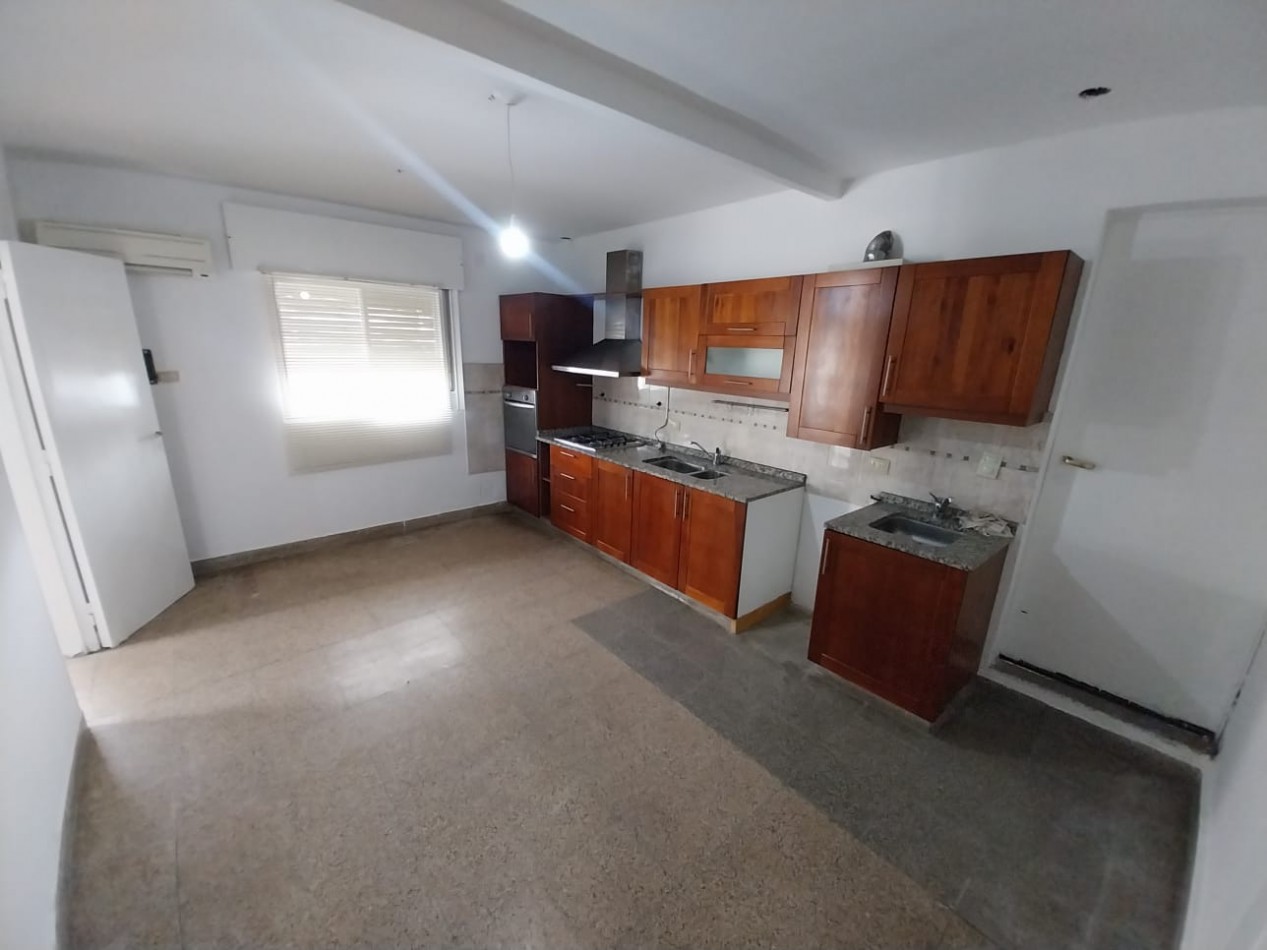 Alquiler casa barrio El Trebol 2 dor sobre Brown zona Los Naranjos