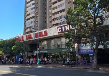 Galeria CINERAMA Venta Local / Oficina 